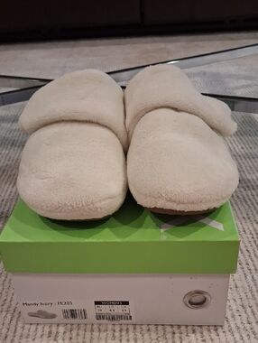 Aetrex Ivory Cozy Plush Orthopedic Slippers